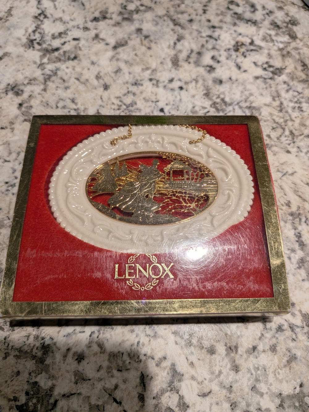 Lenox Holiday Ornament Plaque in Red, White, Gold
